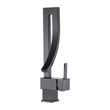 A1076 Nuevo diseño Baño moderno moderno Moderno y caliente Waterfall rectangular Matt Black Basin Tap